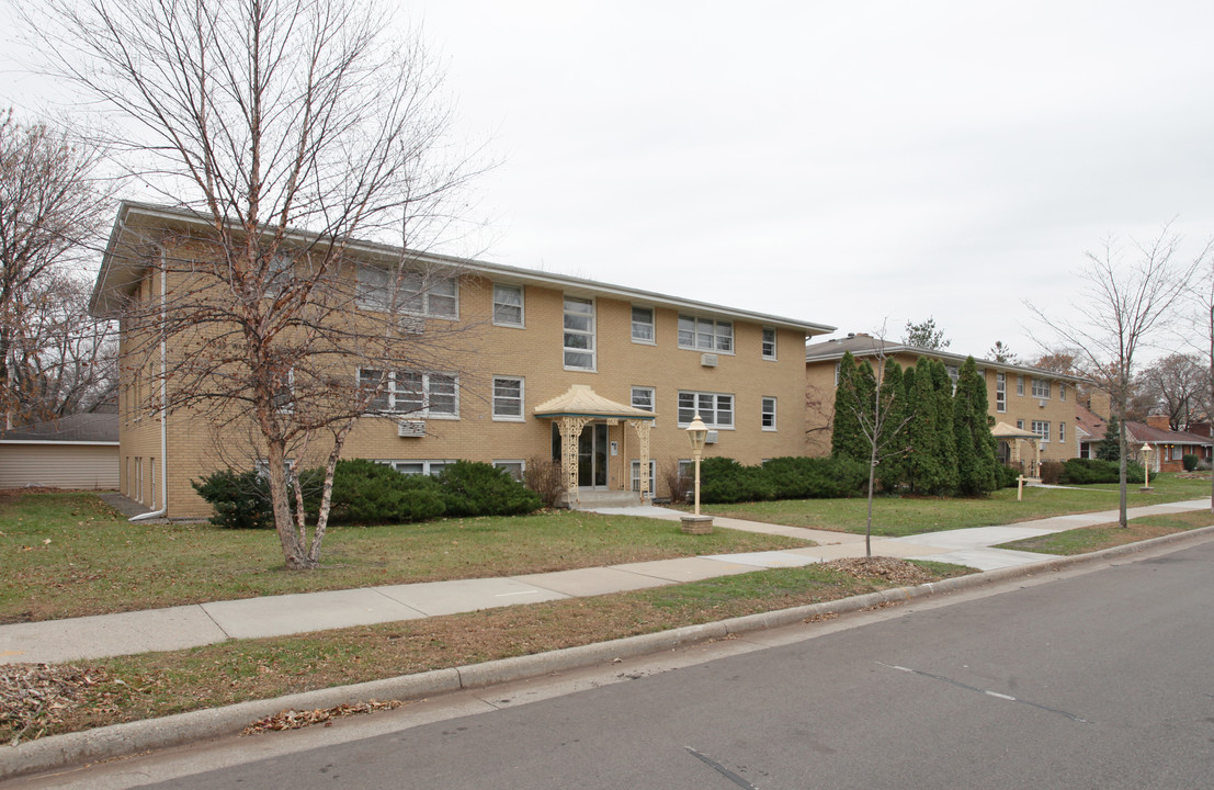 Amber Court in Edina, MN - Building Photo