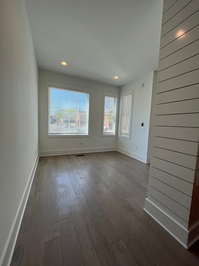 property at 924 Caruthers Ave