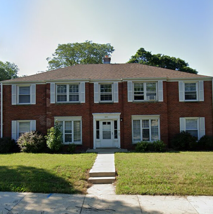 6515 W Center St, Unit 2 in Wauwatosa, WI - Foto de edificio