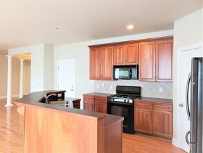 102 Alden Village Ct in Cary, NC - Building Photo - Building Photo