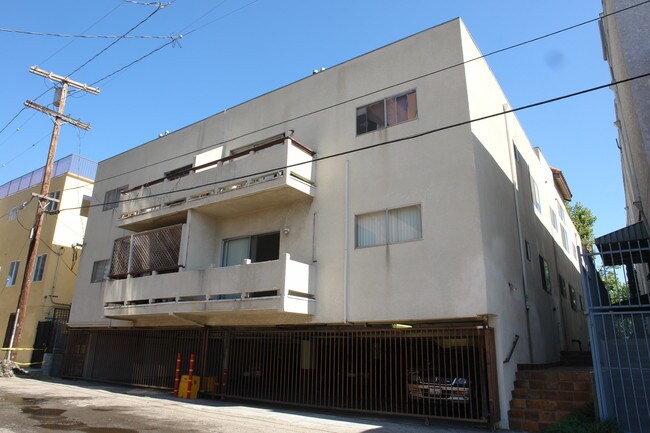 15142 Moorpark St in Sherman Oaks, CA - Foto de edificio - Building Photo