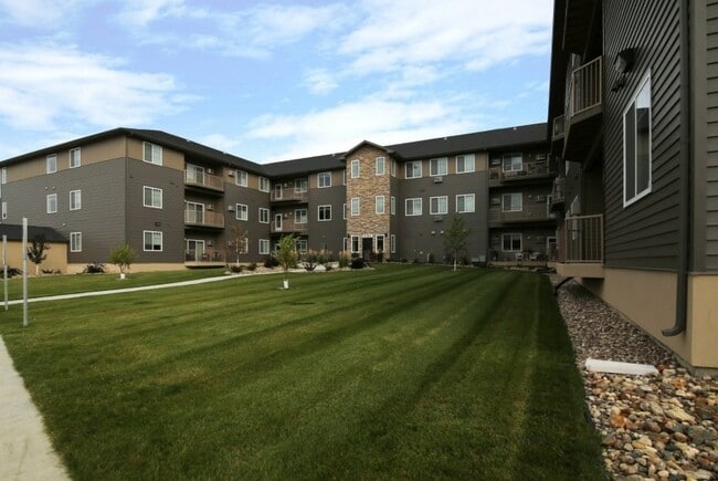 Crystal Creek & Crystal Creek Place in Fargo, ND - Building Photo - Building Photo