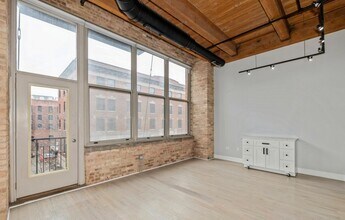 1500 W Monroe St, Unit 312 in Chicago, IL - Building Photo - Building Photo