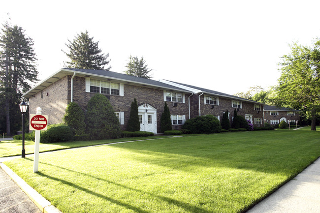 Ferncroft Park in Ramsey, NJ - Building Photo - Building Photo