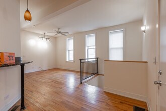 2835 N Damen Ave, Unit 1 in Chicago, IL - Foto de edificio - Building Photo