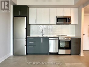 2525-2525 Bathurst St in Toronto, ON - Building Photo - Building Photo
