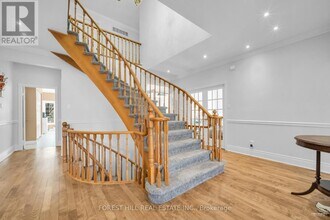 2434 Deer Run Ave in Oakville, ON - Building Photo - Building Photo