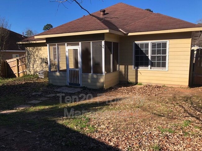 6028 N Pointe Dr in Columbus, GA - Building Photo - Building Photo