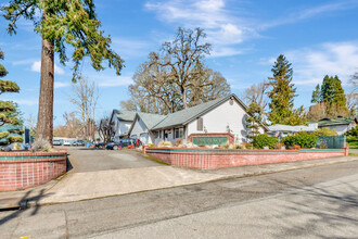 4707 SE Ina Ave in Milwaukie, OR - Building Photo - Building Photo