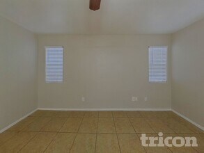 7024 N 77th Dr in Glendale, AZ - Building Photo - Building Photo