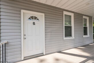 53 Davis Dr in Bergenfield, NJ - Foto de edificio - Building Photo