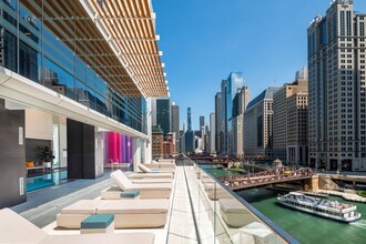 Wolf Point East in Chicago, IL - Building Photo - Building Photo