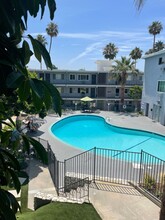 LUXURY LIVING AT AN AFFORDABLE PRICE in Los Angeles, CA - Foto de edificio - Building Photo