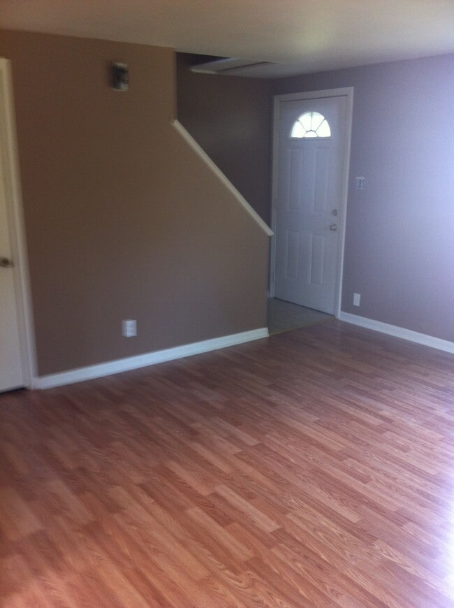 221 W 9th Ave, Unit 221 in Huntington, WV - Foto de edificio - Building Photo