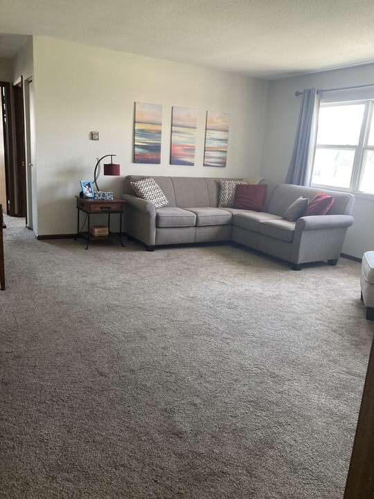 321 W Bert St, Unit 1 in Lake Crystal, MN - Foto de edificio