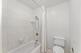 709 Woodside Ln E in Sacramento, CA - Building Photo - Building Photo