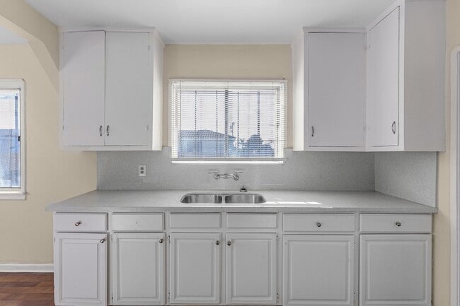 1/2 S Vermont Ave in Los Angeles, CA - Building Photo - Building Photo