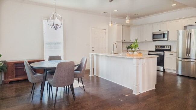 property at 996 Palmetto Ave SW
