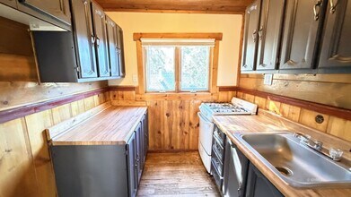 25065 Laurel Trail in Idyllwild, CA - Building Photo - Building Photo