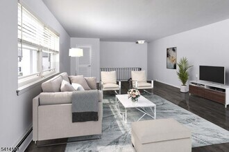 555 Main St in Chatham, NJ - Building Photo - Building Photo