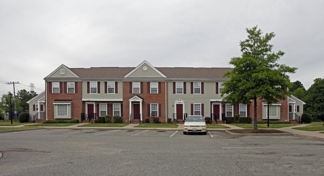 Chestnut Square in Newport News, VA - Building Photo - Building Photo