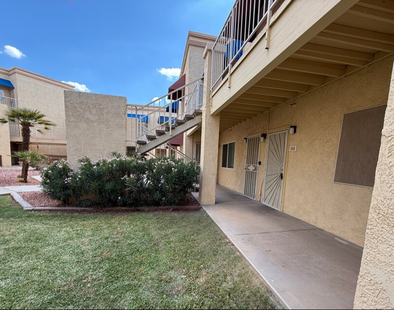 12221 W Bell Rd in Surprise, AZ - Building Photo