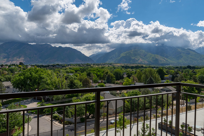 The Ridge Apartments in Midvale, UT - Foto de edificio - Building Photo