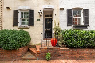 1522 32nd St NW in Washington, DC - Building Photo - Building Photo
