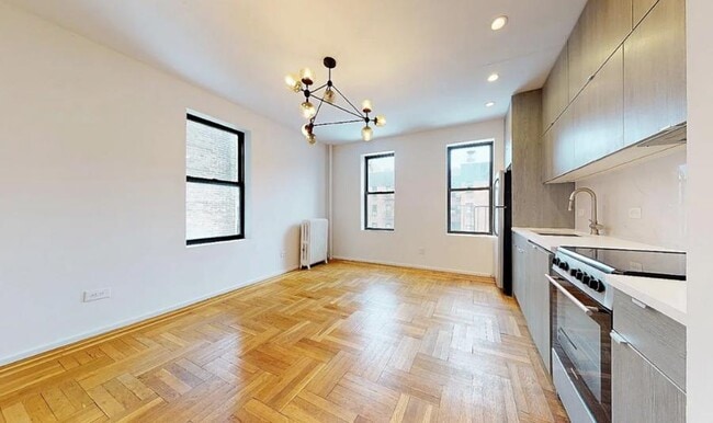 Seaman Ave in New York, NY - Foto de edificio - Building Photo