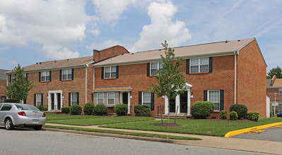 Lakeshore at Hampton Center in Hampton, VA - Foto de edificio - Building Photo