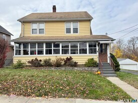 162 High St in Naugatuck, CT - Building Photo