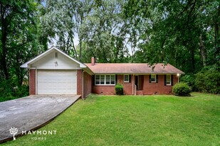 2273 Hampton Locust Grove Rd in Locust Grove, GA - Building Photo