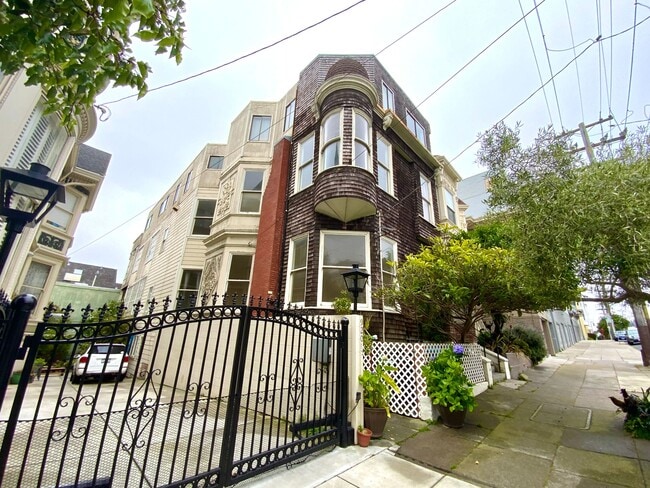 property at 920 Broderick St