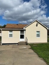 665 Devitt Ave in Campbell, OH - Building Photo - Building Photo