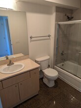 412 11th Avenue, Unit 213 in Seattle, WA - Building Photo - Building Photo