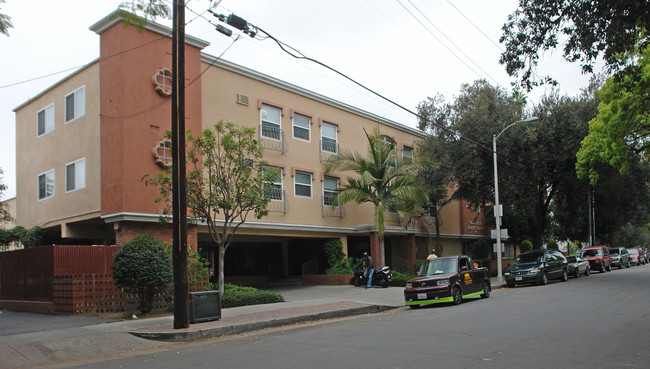 Garfield Agape Court Apartments in Pasadena, CA - Foto de edificio - Building Photo