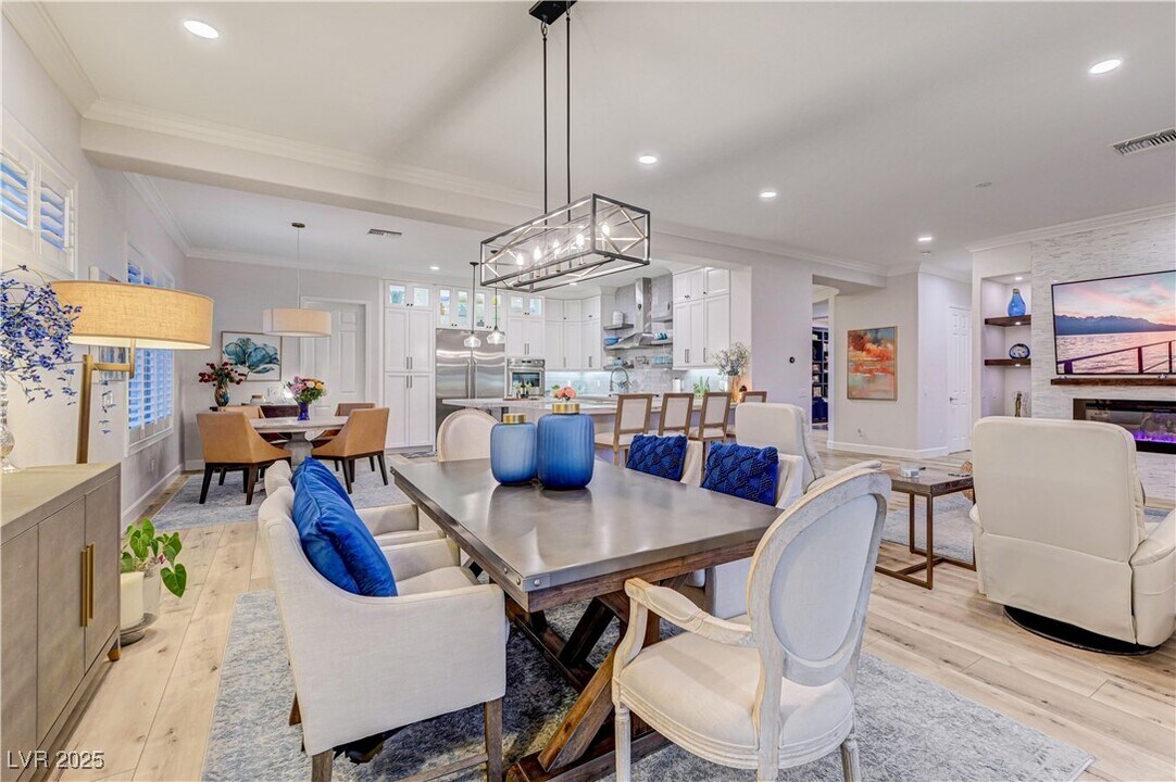 105 Fountainhead Cir in Henderson, NV - Building Photo