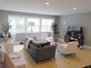 1600 Beacon St, Unit 206 in Brookline, MA - Building Photo - Building Photo