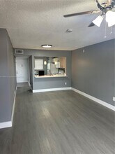 862 NE 209th St in North Miami Beach, FL - Building Photo - Building Photo