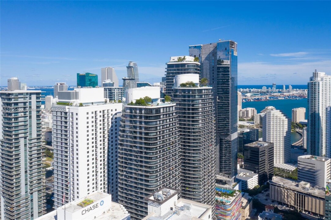 45 SW 9th St, Unit 3507 in Miami, FL - Foto de edificio