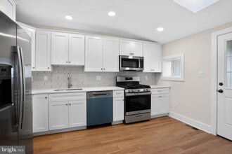 344 Grove St in Bridgeport, PA - Building Photo - Building Photo