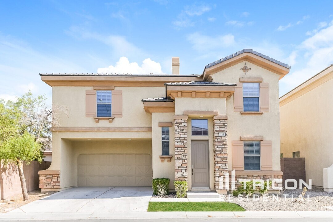 143 Manor House Ave in Las Vegas, NV - Foto de edificio