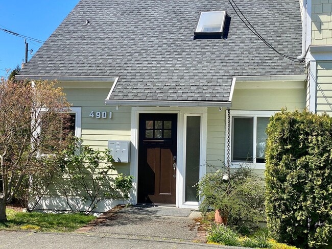 4905-4905 Densmore Ave N in Seattle, WA - Building Photo - Building Photo