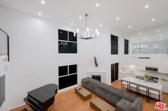 7062 Hawthorn Ave in Los Angeles, CA - Building Photo - Building Photo