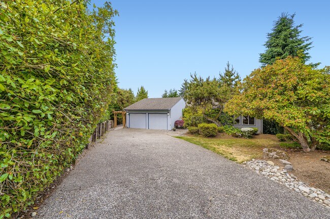 14935 73rd Ave NE in Kenmore, WA - Building Photo - Building Photo
