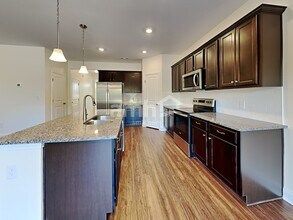 2105 Overlake Cir in Antioch, TN - Foto de edificio - Building Photo