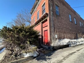 165 Ulster Ave in Saugerties, NY - Building Photo - Building Photo