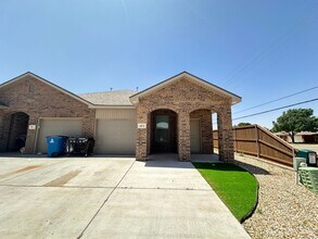 2001 Aberdeen Ave in Wolfforth, TX - Building Photo - Building Photo