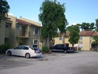 3901-3940 NW 76th Ter in Hollywood, FL - Foto de edificio - Building Photo