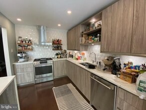 805 Rosehill Dr in King of Prussia, PA - Foto de edificio - Building Photo